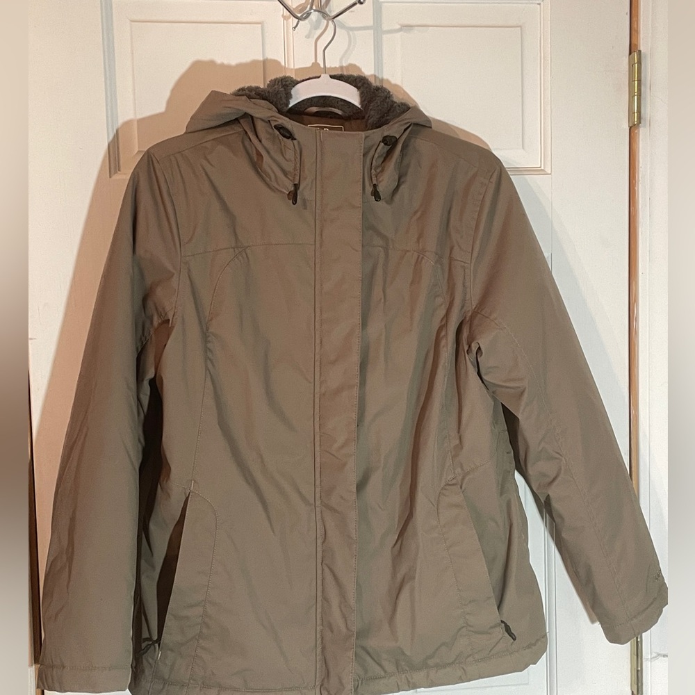 Warm L.L. Bean Womens Tan/Taupe Winter 
Fleece Lined Jacket. Size M Petite